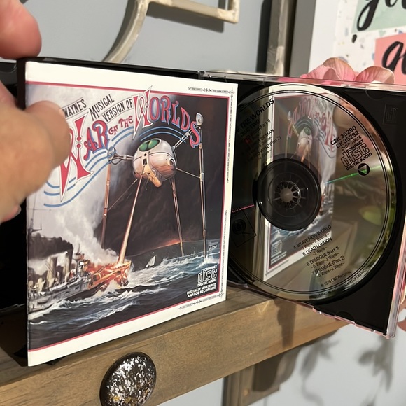 Vintage War of the Worlds Cds Set of Two Compact Disks Jeff Wayne 1970s - Picture 5 of 7